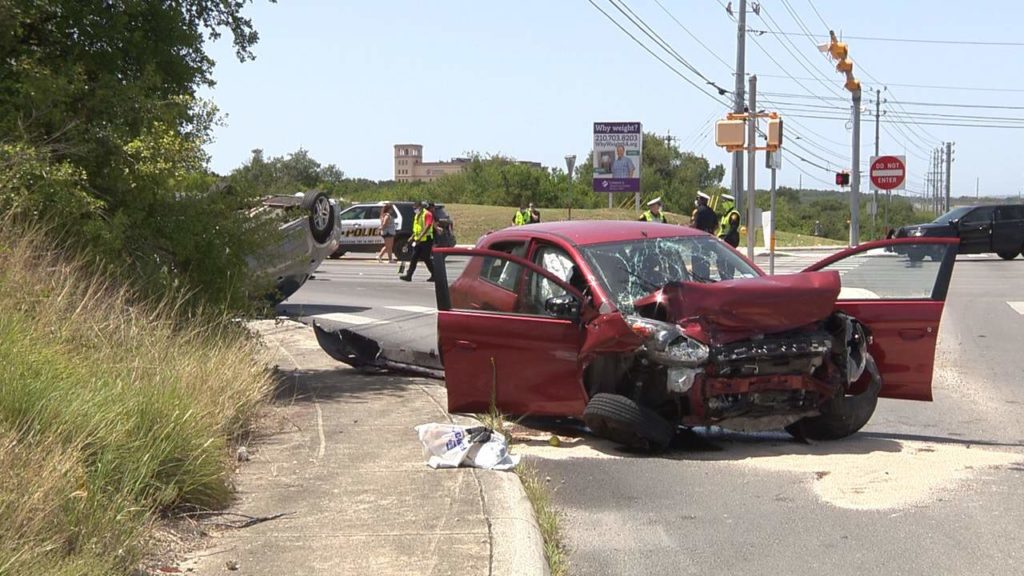 Woman Injured after Rollover Wreck in San Antonio