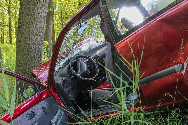 Single-Vehicle Wreck Kills Two Teenage Girls