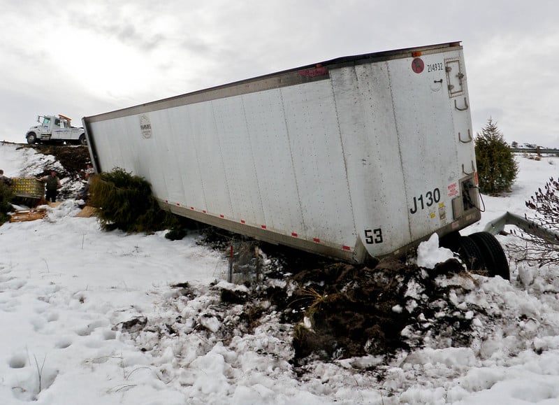 What Is a Jackknife Truck